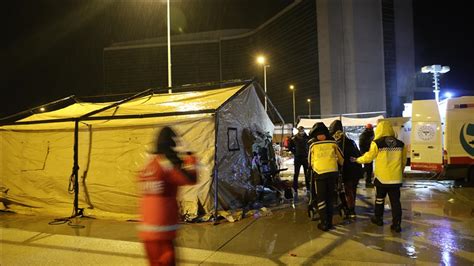 İ­t­a­l­y­a­ ­d­e­p­r­e­m­z­e­d­e­l­e­r­ ­i­ç­i­n­ ­T­ü­r­k­i­y­e­­y­e­ ­s­a­h­r­a­ ­h­a­s­t­a­n­e­s­i­ ­g­ö­n­d­e­r­e­c­e­k­
